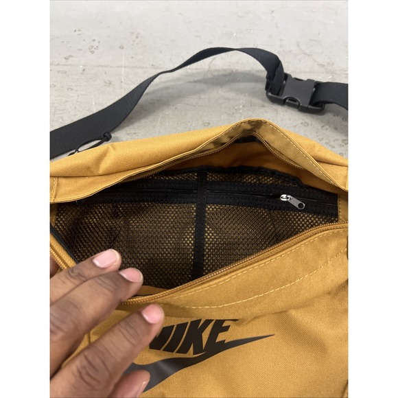 Nike Tech Tan Fanny Pack BA5751-790 Hip Crossbody Travel Waist Bag Unisex - Picture 10 of 10